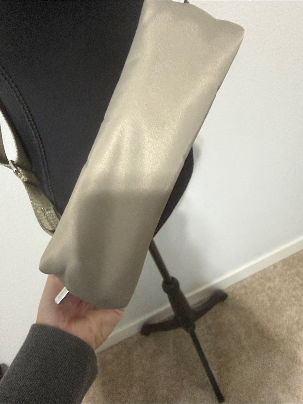 lululemon athletica taupe crossbody bag with adjustable strap - Picture 5 of 6